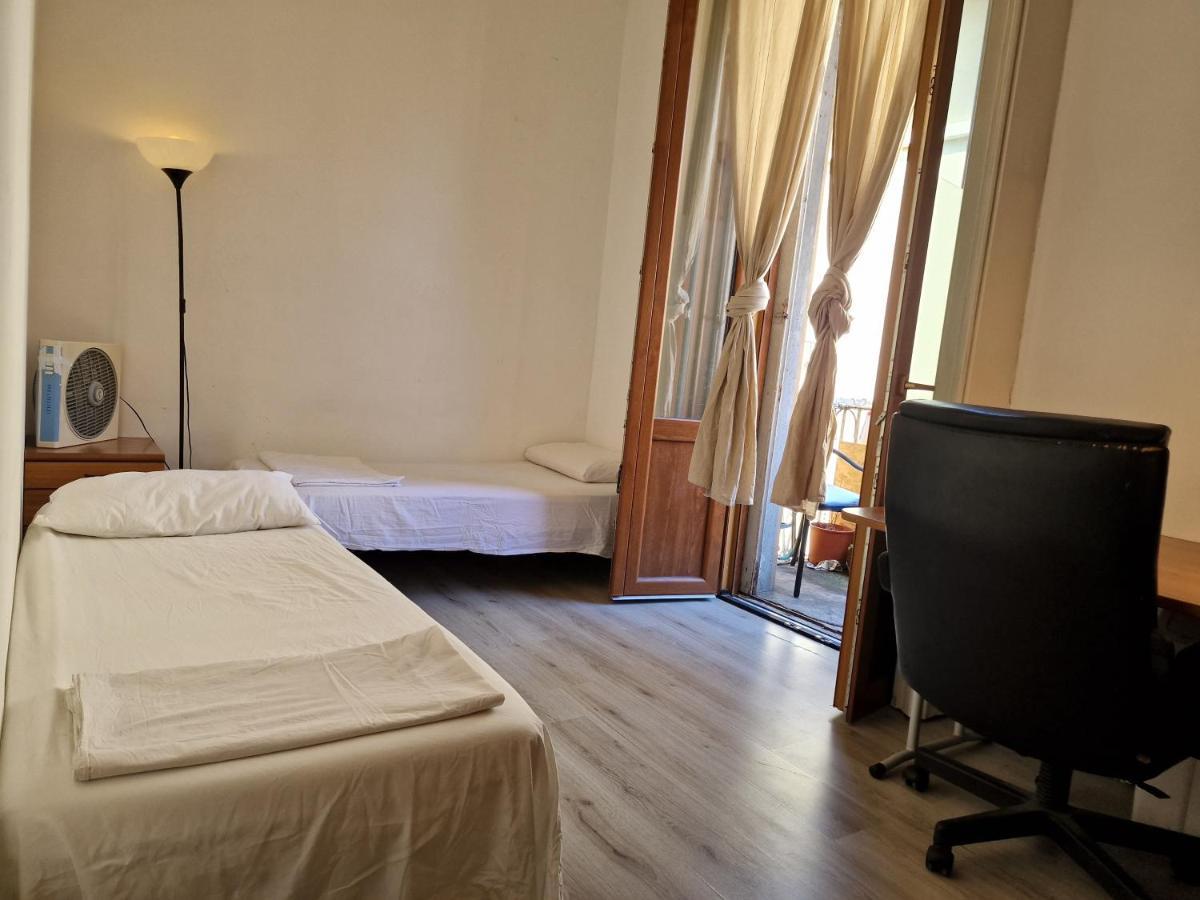 Private Room In A Quiet Apartment In The City Center Milán Exterior foto