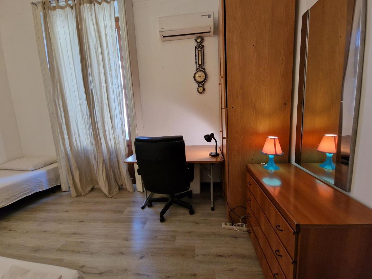 Private Room In A Quiet Apartment In The City Center Milán Exterior foto