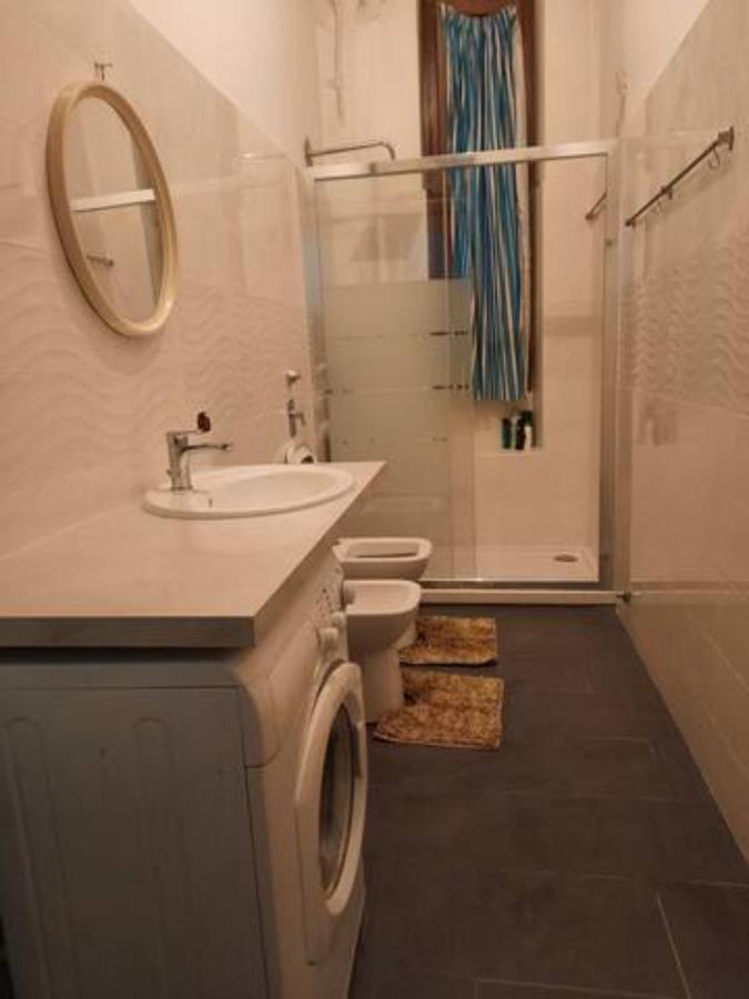 Private Room In A Quiet Apartment In The City Center Milán Exterior foto