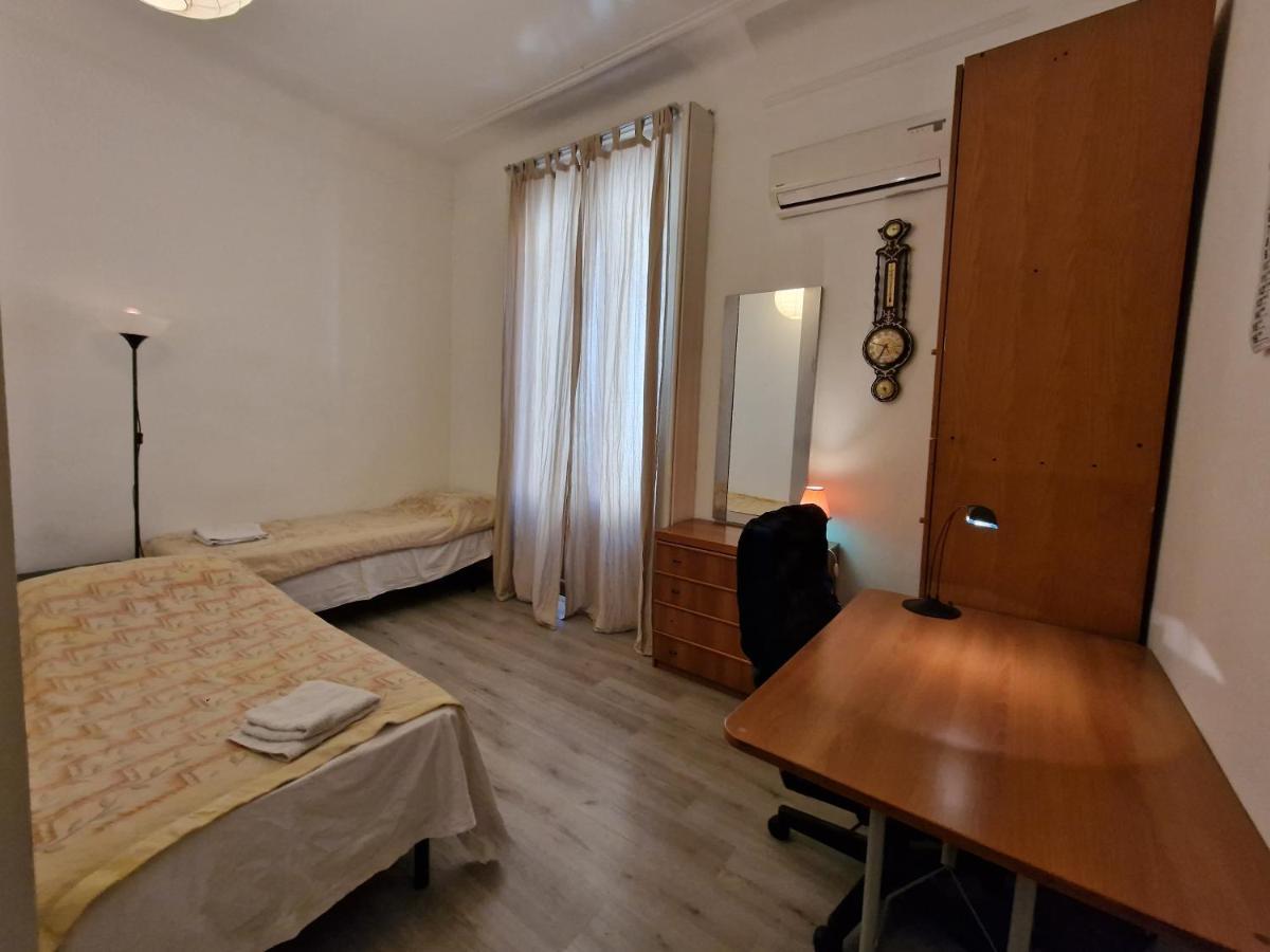 Private Room In A Quiet Apartment In The City Center Milán Exterior foto